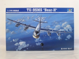 TRUMPETER 1/144 03904 Tu-95MS BEAR H